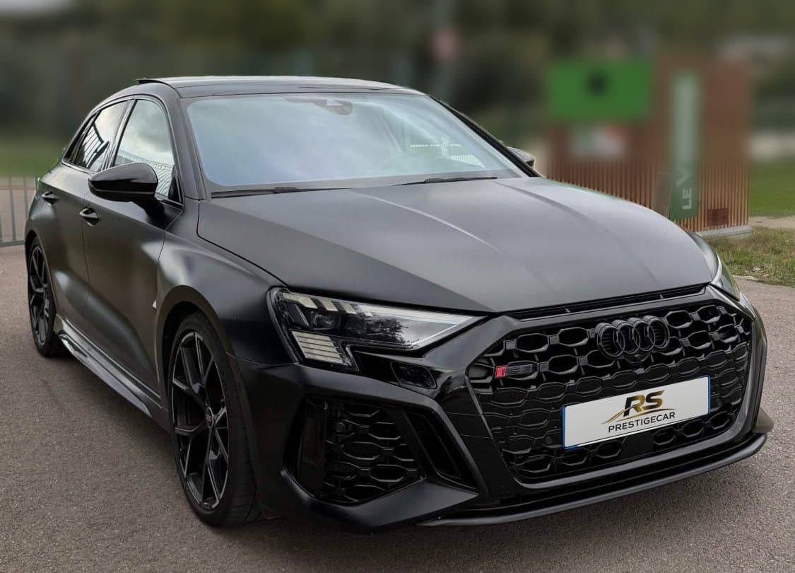 Audi RS 3 Sportback noir mat de RS Prestige Car, vue avant