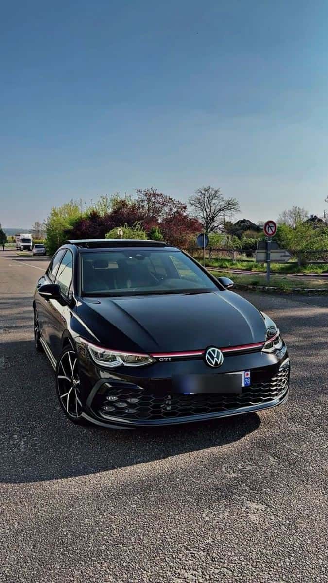Volkswagen Golf 8 GTI noire de RS Prestige Car, vue avant