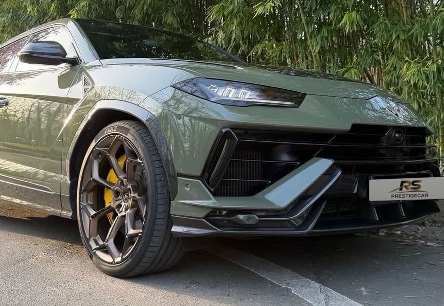 Lamborghini Urus Performante vert olive, étriers jaunes, vue avant