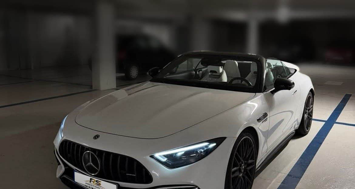 Mercedes-AMG SL 63 Roadster blanc, capote ouverte, phares allumés